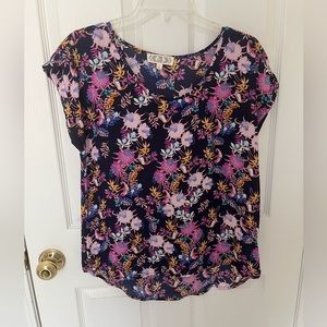 NWOT Women’s Short-Sleeve Floral/Tropical Pattern Top Size Large